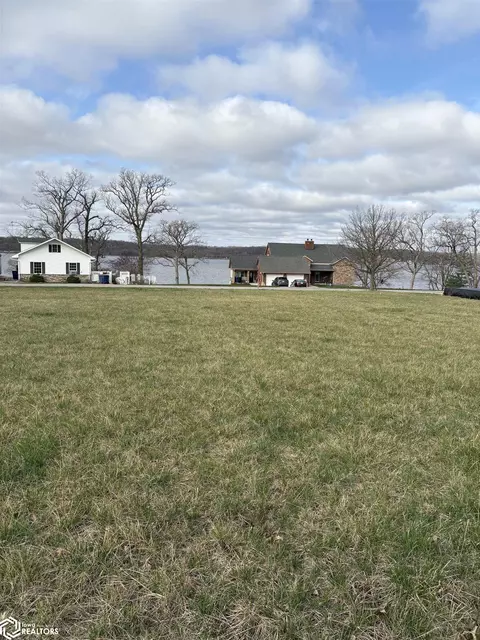 15 Riverview Ter, Nauvoo, IL 62354