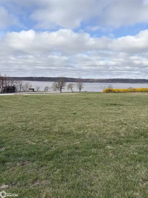 13 Riverview Ter, Nauvoo, IL 62354