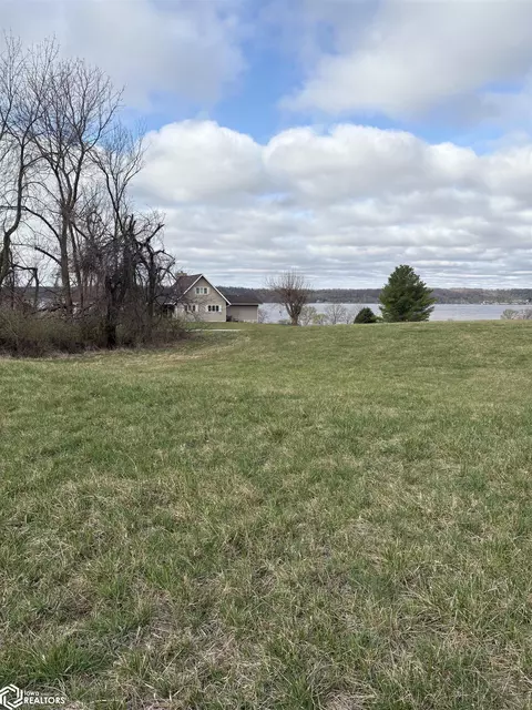 11 Riverview Ter, Nauvoo, IL 62354