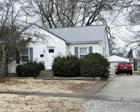 1011 5th Ave E, Oskaloosa, IA 52577
