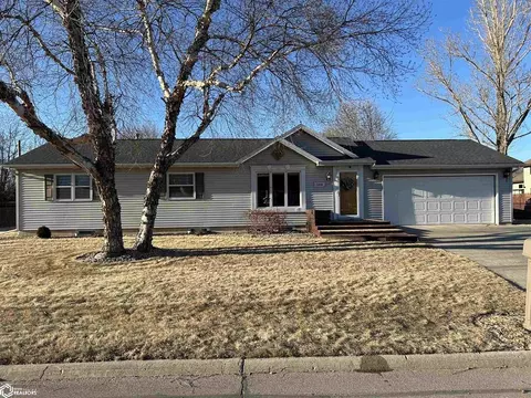 104 Stonebridge Dr, Forest City, IA 50436