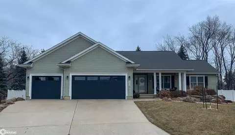 205 Oak Hill Dr, Hampton, IA 50441