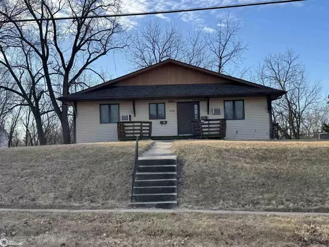 414 Benton Ave W, Albia, IA 52531