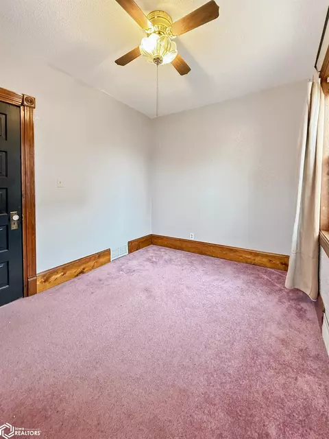 Bedroom - 114 4th St SE, Hampton, IA 50441 photo 2 of 10