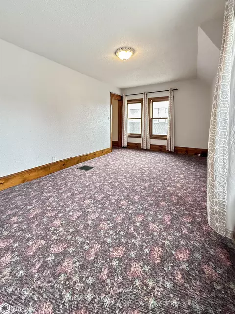 Bedroom - 114 4th St SE, Hampton, IA 50441 photo 4 of 10