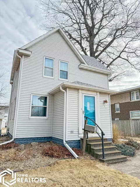 Exterior - 114 4th St SE, Hampton, IA 50441 photo 2 of 3