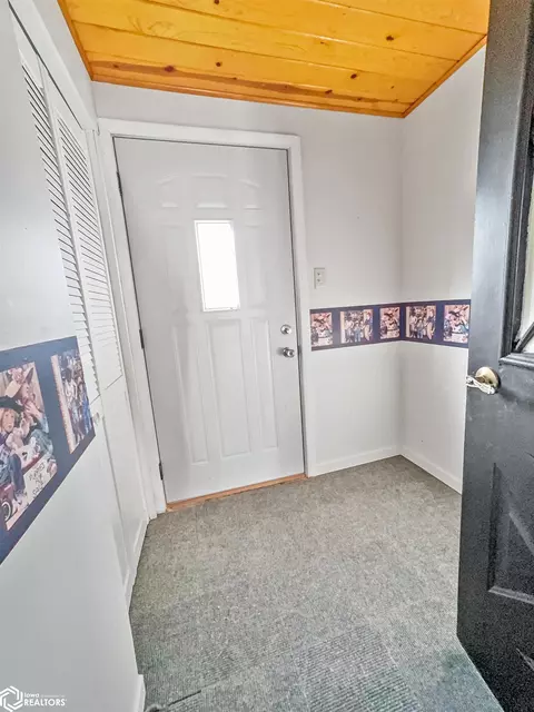 Entry Way - 114 4th St SE, Hampton, IA 50441 photo 1 of 2