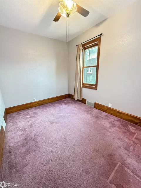 Bedroom - 114 4th St SE, Hampton, IA 50441 photo 3 of 10