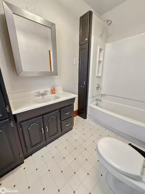 Bath - 114 4th St SE, Hampton, IA 50441 photo 3 of 3