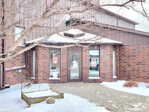 630 Briarstone Dr #6, Mason City, IA 50401