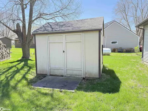Exterior - 1656 Dorell Dr, Hampton, IA 50441 photo 4 of 5