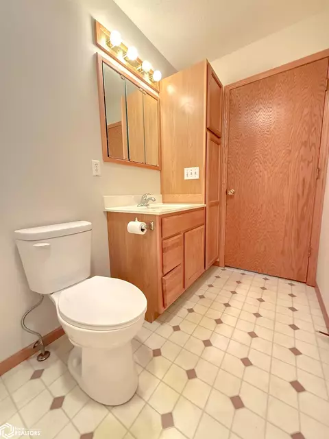 Bath - 1656 Dorell Dr, Hampton, IA 50441 photo 4 of 5