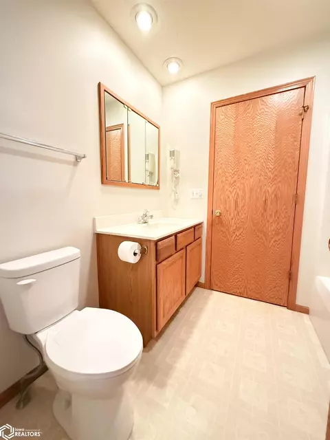 Bath - 1656 Dorell Dr, Hampton, IA 50441 photo 1 of 5