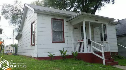 249 S 10th St, Burlington, IA 52601
