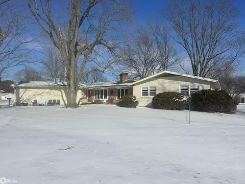 304 S Cedar St, Wapello, IA 52653