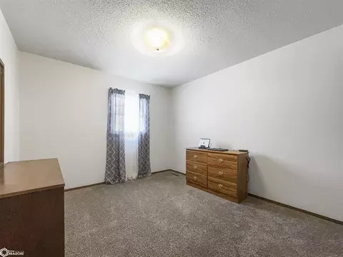 Bedroom - 915 3rd St NW, Hampton, IA 50441 photo 4 of 5