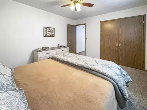 Bedroom - 915 3rd St NW, Hampton, IA 50441 photo 3 of 5