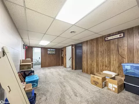 Entry Way - 915 3rd St NW, Hampton, IA 50441 photo 3 of 3