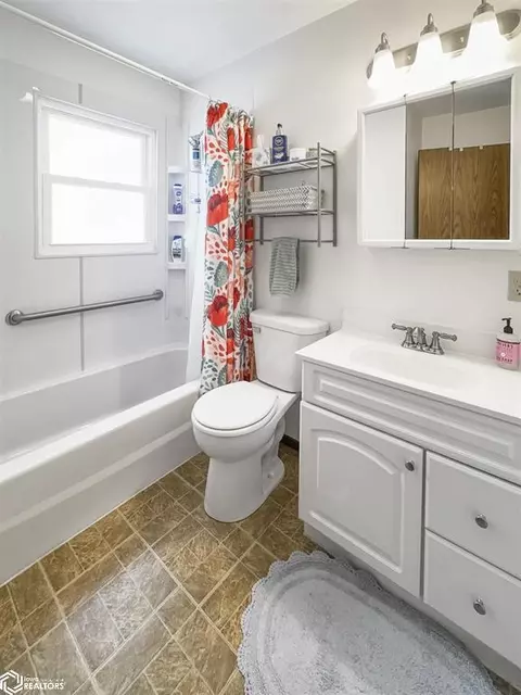 Bath - 915 3rd St NW, Hampton, IA 50441 photo 1 of 1