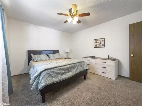 Bedroom - 915 3rd St NW, Hampton, IA 50441 photo 2 of 5