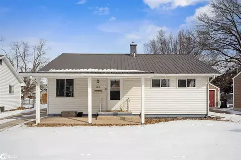 1718 W Acres Dr, Burlington, IA 52601