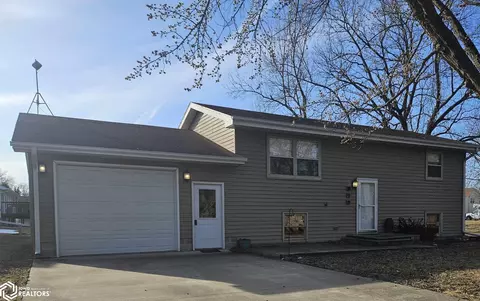 901 Harding Ct, Webster City, IA 50595
