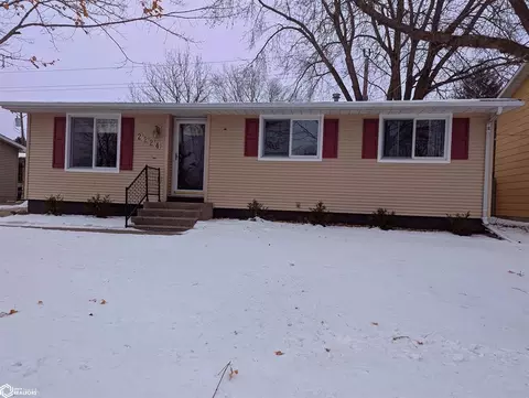 2224 Cherokee St, Burlington, IA 52601