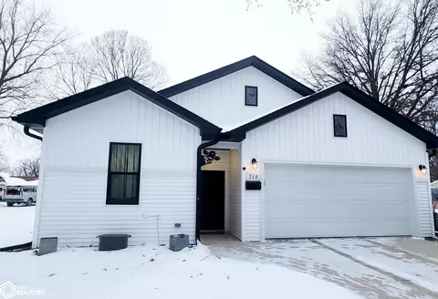 316 S 7th Ave, Winterset, IA 50273