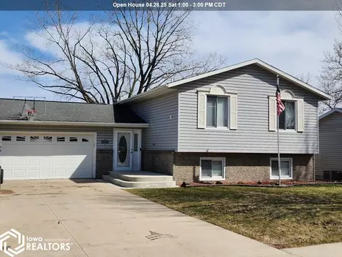1104 S 15th St, Clear Lake, IA 50428