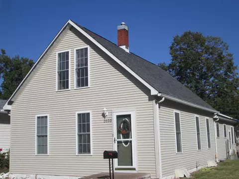 2030 S 16th St, Burlington, IA 52601