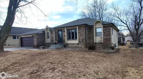 2307 Maple Blvd, Marshalltown, IA 50158