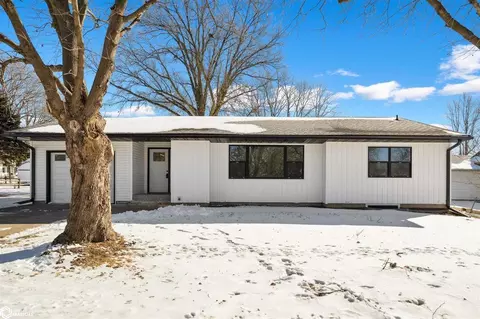 209 S Bashford St, Winfield, IA 52659