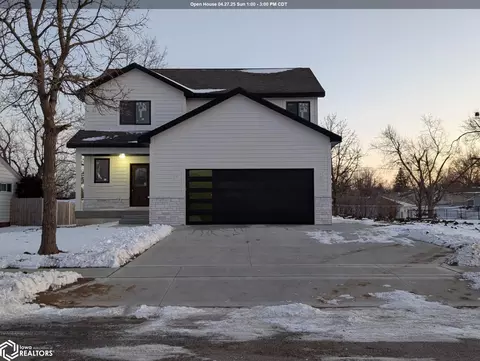 208 W Meadow Ln, Marshalltown, IA 50158