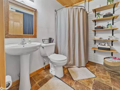 Bath - 802 2nd St NW, Hampton, IA 50441 photo 1 of 1