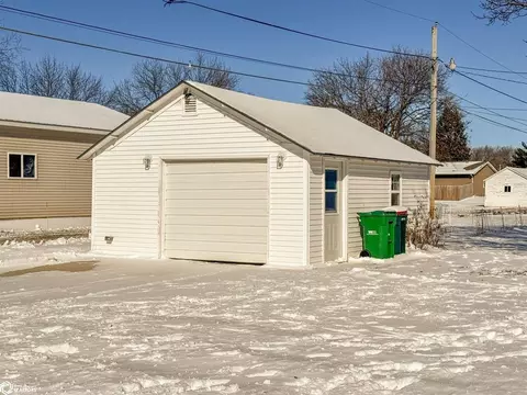 Exterior - 802 2nd St NW, Hampton, IA 50441 photo 6 of 6