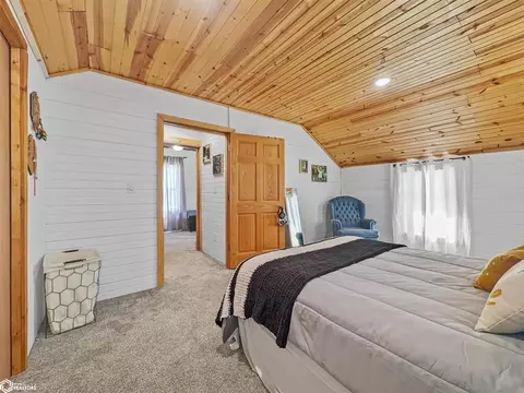 Bedroom - 802 2nd St NW, Hampton, IA 50441 photo 2 of 2