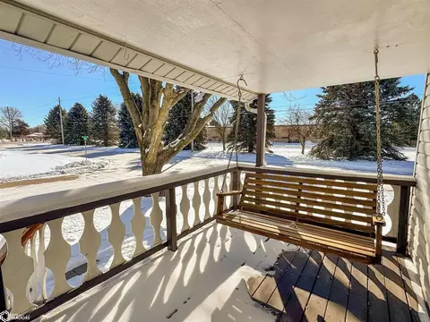 Exterior - 802 2nd St NW, Hampton, IA 50441 photo 3 of 6