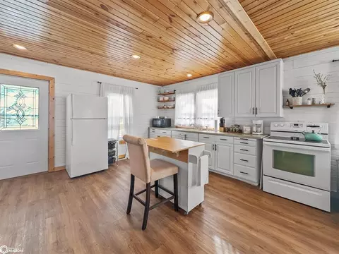 Kitchen - 802 2nd St NW, Hampton, IA 50441 photo 1 of 4