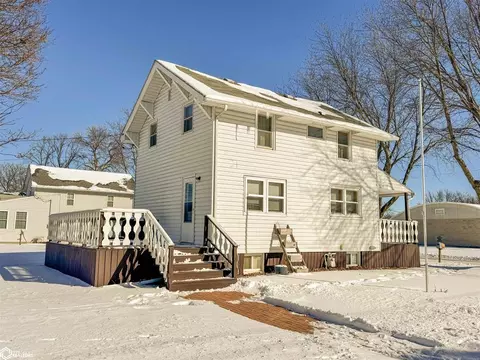 Exterior - 802 2nd St NW, Hampton, IA 50441 photo 4 of 6