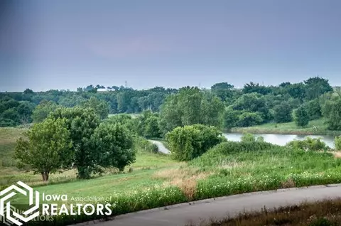 2313 Lake Trl, Fairfield, IA 52556