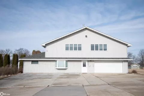2306 3rd Ave S, Clear Lake, IA 50428
