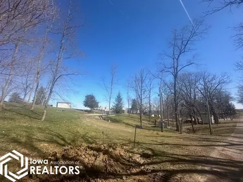 5137-5138 Aurora Dr, Brooklyn, IA 52211