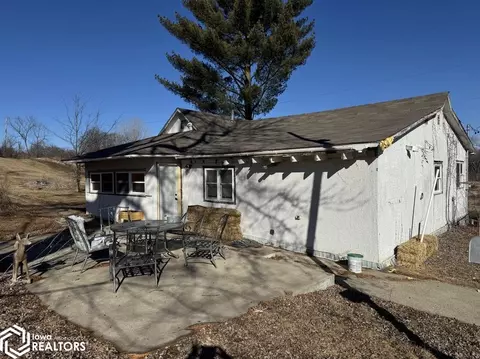 611 Blyth St, Mystic, IA 52574