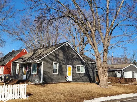 962 15th Pl NE, Mason City, IA 50401