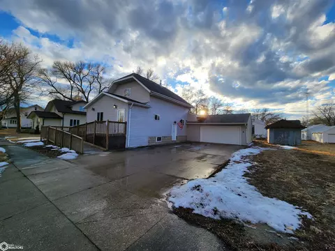 405 1st St NE, Buffalo Center, IA 50424