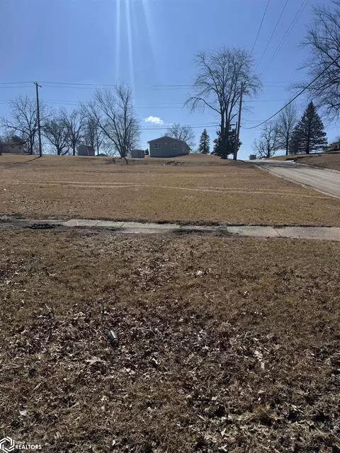 1628 Linden Ave, Chariton, IA 50049