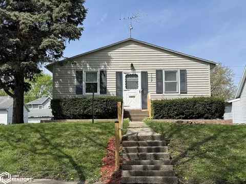 1617 S 10th St, Burlington, IA 52601