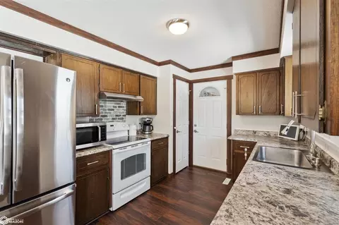 702 18th Street Pl, Nevada, IA 50201 photo 9