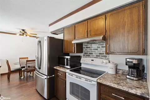 702 18th Street Pl, Nevada, IA 50201 photo 11