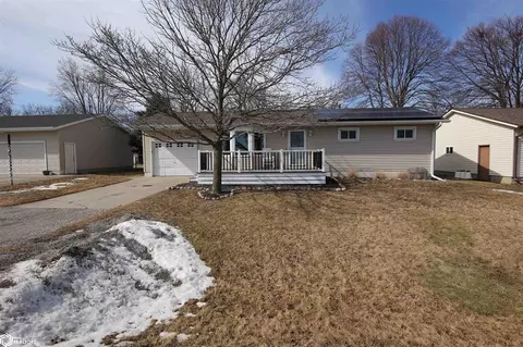 702 18th Street Pl, Nevada, IA 50201